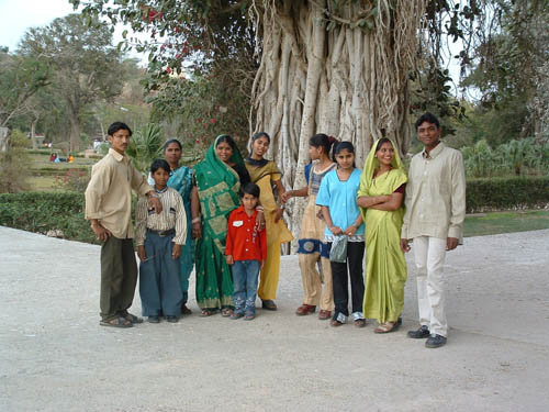 AjmerFamilyThatInvitedUsToPicnic